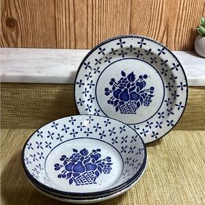 Midwinter Classic Blue and White Stoneware Set 2 bowls, 2 plates